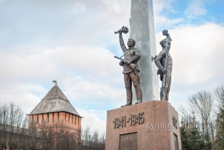 Башня и памятник защитникам города в Смоленске