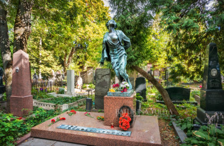Зоя Космодемьянская, могила, Новодевичье кладбище, Москва