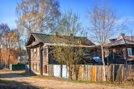 Развалины старого деревянного жилого барака, Кинешма, Ивановская обл