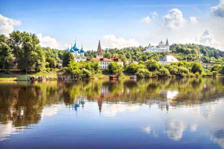 Летний пейзаж на реке Клязьме и соборы на холме, Гороховец