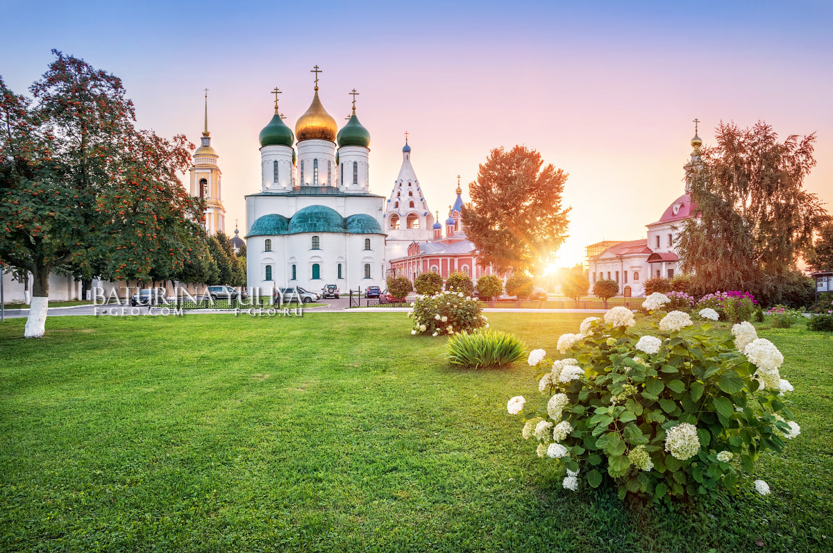 Коломенский Кремль и цветы, Успенский собор, Коломна