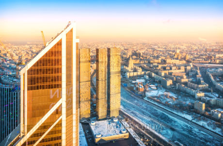 Вид на город со смотровой площадки Панорама 360 на Гостиницу Украина, МИД и небоскребы, башня Федерация Москва-Сити, Москва