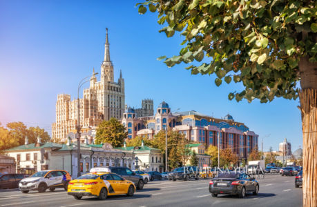 Высотка на Кудринской Площади и такси, Новинский бульвар, Москва 