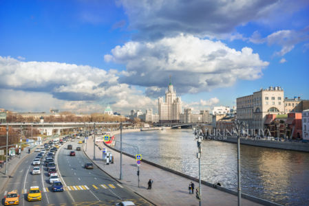 Москва-река, высотка на Котельнической набережной, Москва