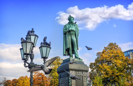 Памятник поэт Пушкин, Пушкинская площадь, Москва