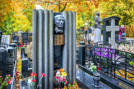 Актер Спартак Мишулин, могила, Ваганьковское кладбище, Москва