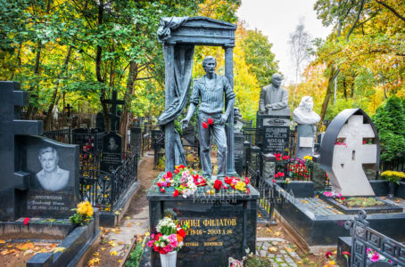 Актер, писатель Леонид Филатов, могила, Ваганьковское кладбище, Москва