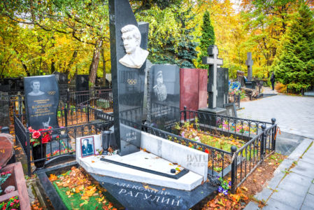 Хоккеист Рагулин Александр, Сан Палыч, могила, Ваганьковское кладбище, Москва