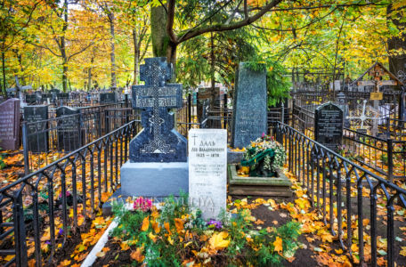 Русский писатель Владимир Даль, Олег Даль, могила, Ваганьковское кладбище, Москва