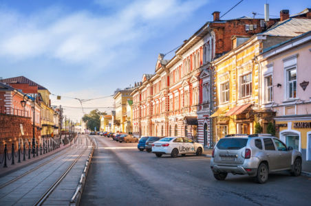Старинные здания и рестораны на улице Рождественская, Нижний Новгород