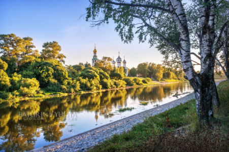 Храмы Кремля и отражение в реке, Вологда