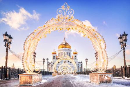 Патриарший мост и виды с него на Москва-река, Храм Христа Спасителя зимой, Москва