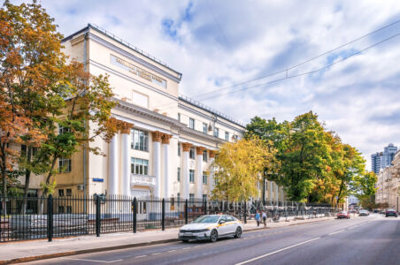 Старинные здания и особняки, Академия Музыки Гнесиных, улица Поварская, Москва