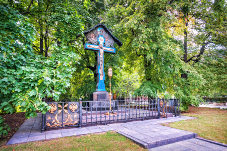 Новоспасский мужской монастырь, Поклонный крест, Крестьянская площадь, Москва