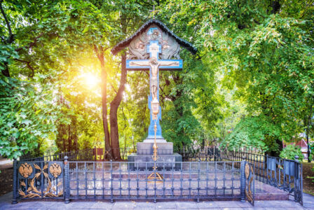 Новоспасский мужской монастырь, Поклонный крест, Крестьянская площадь, Москва