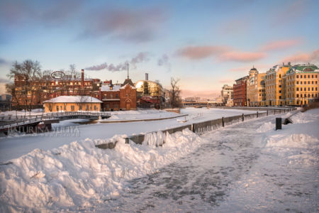 Якиманская набережная зимой, Водоотводный канал, Москва