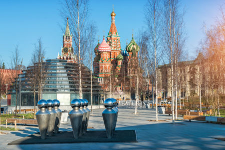 Вид на Собор Василия Блаженного из парка Зарядье, Москва