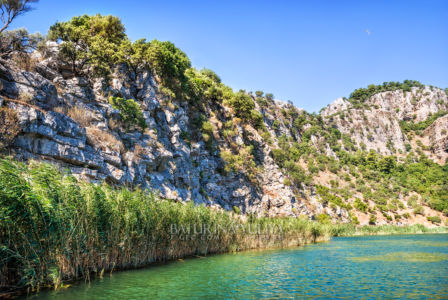 На лодке по реке Дальян, Ликийские гробницы, Средиземное море, Мармарис, Турция