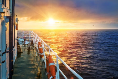 Закатное солнце с палубы корабля, Белое море, Соловки, Соловецкий монастырь, Соловецкие острова