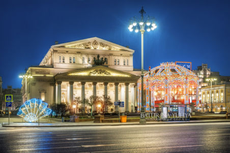 Большой театр в Новый год, ночная Москва 