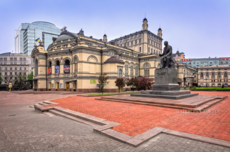 Национальная опера Украины, памятник Н.Г. Лысенко, Киев, Украина