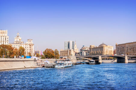 Москва-река с борта теплохода, Бородинский мост, Москва