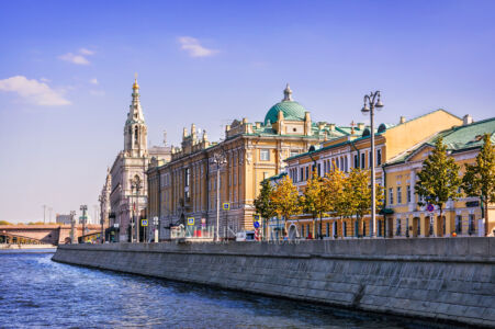 Москва-река с борта теплохода, Никольская церковь, Софийская набережная, Москва